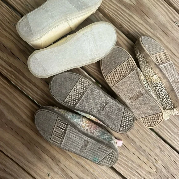 TOMS GIRLS shoes bundle slip on size 1 - Picture 2 of 5